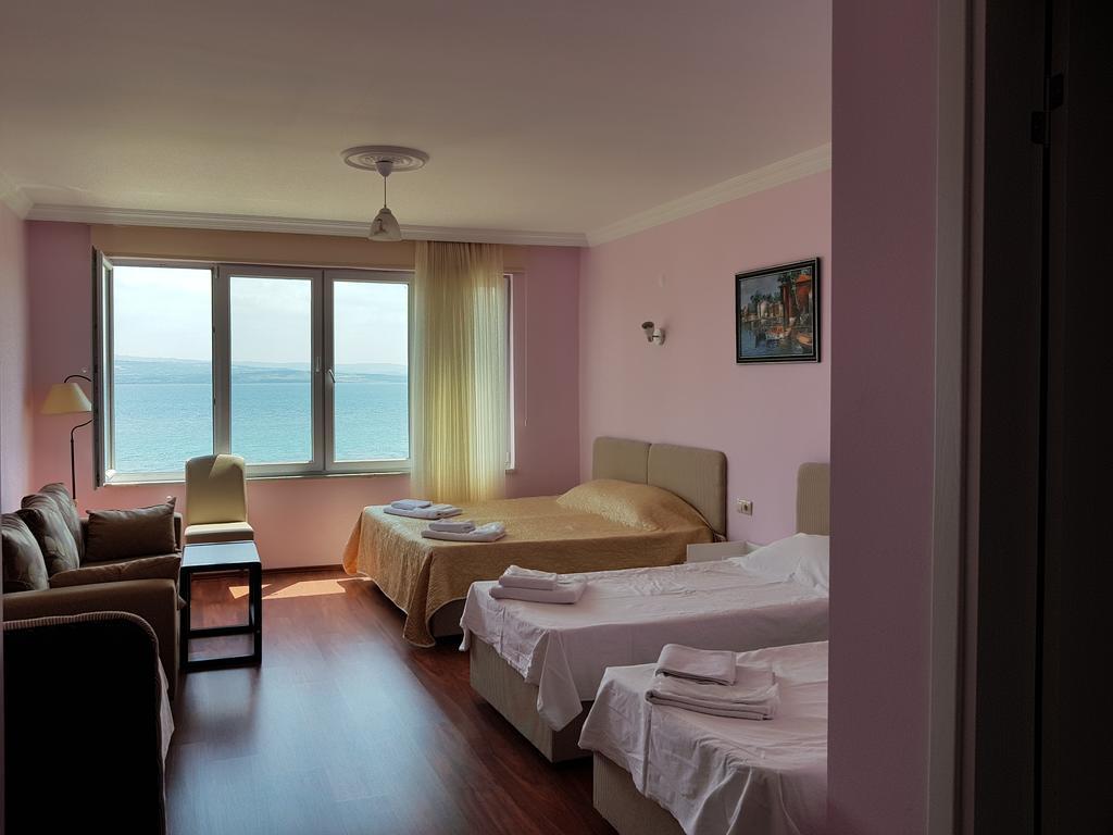 Flora Hotel Burhanli Екстер'єр фото